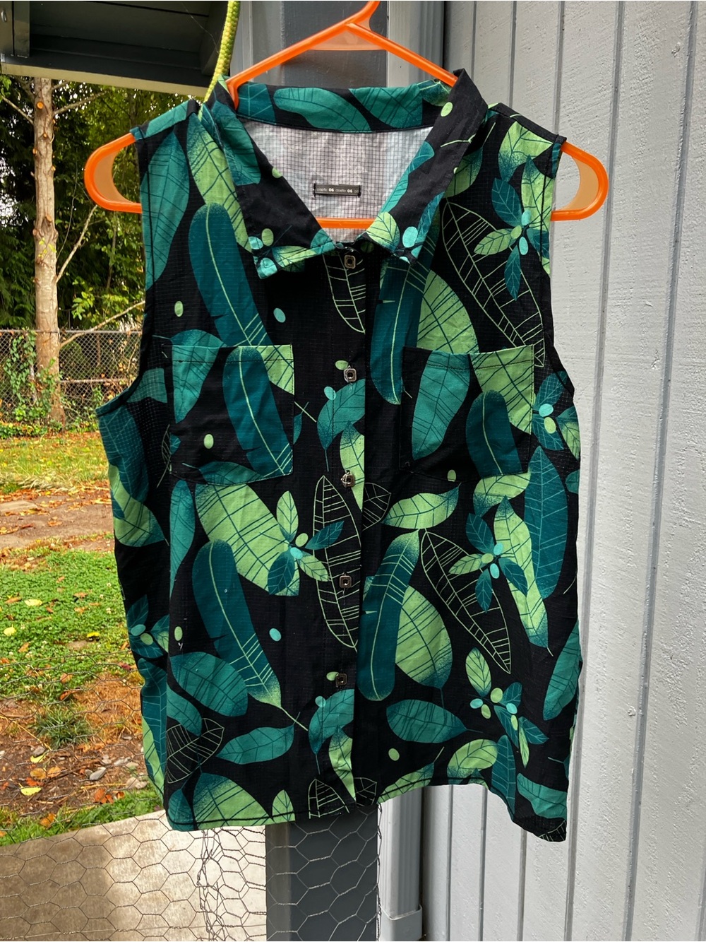 Oiselle Collared Button Down Sleeveless Shirt Leaf Pattern Size 6